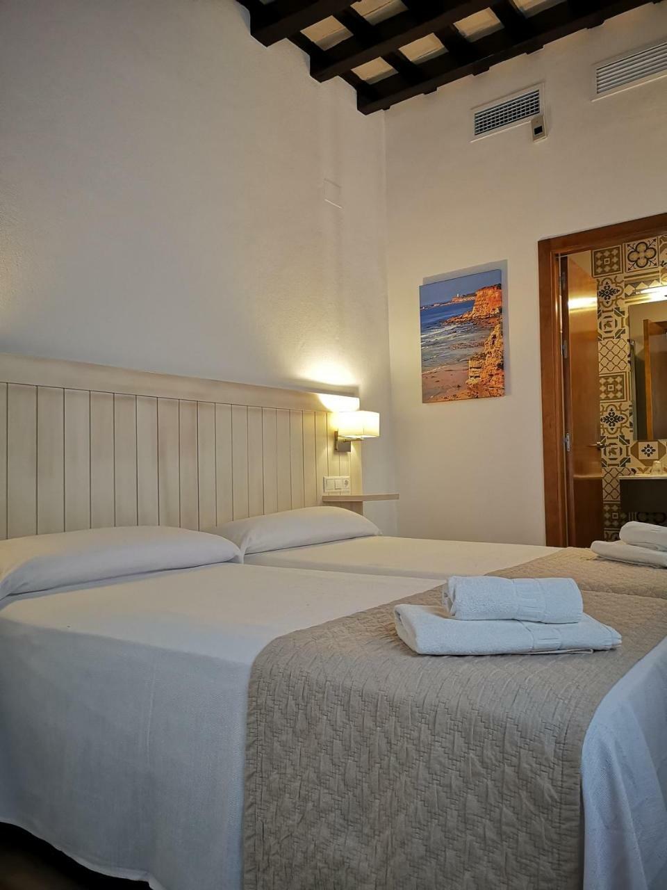 Hostal La Fonda كونيل ذي لا فرونتيرا المظهر الخارجي الصورة